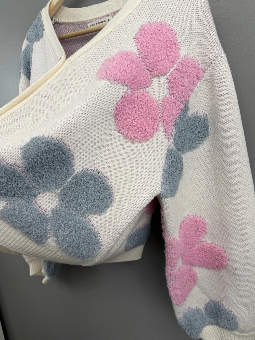 Moon & Madison Cardigan Oversized Button Up Cropped Fuzzy Floral Size Large - Picture 6 of 13
